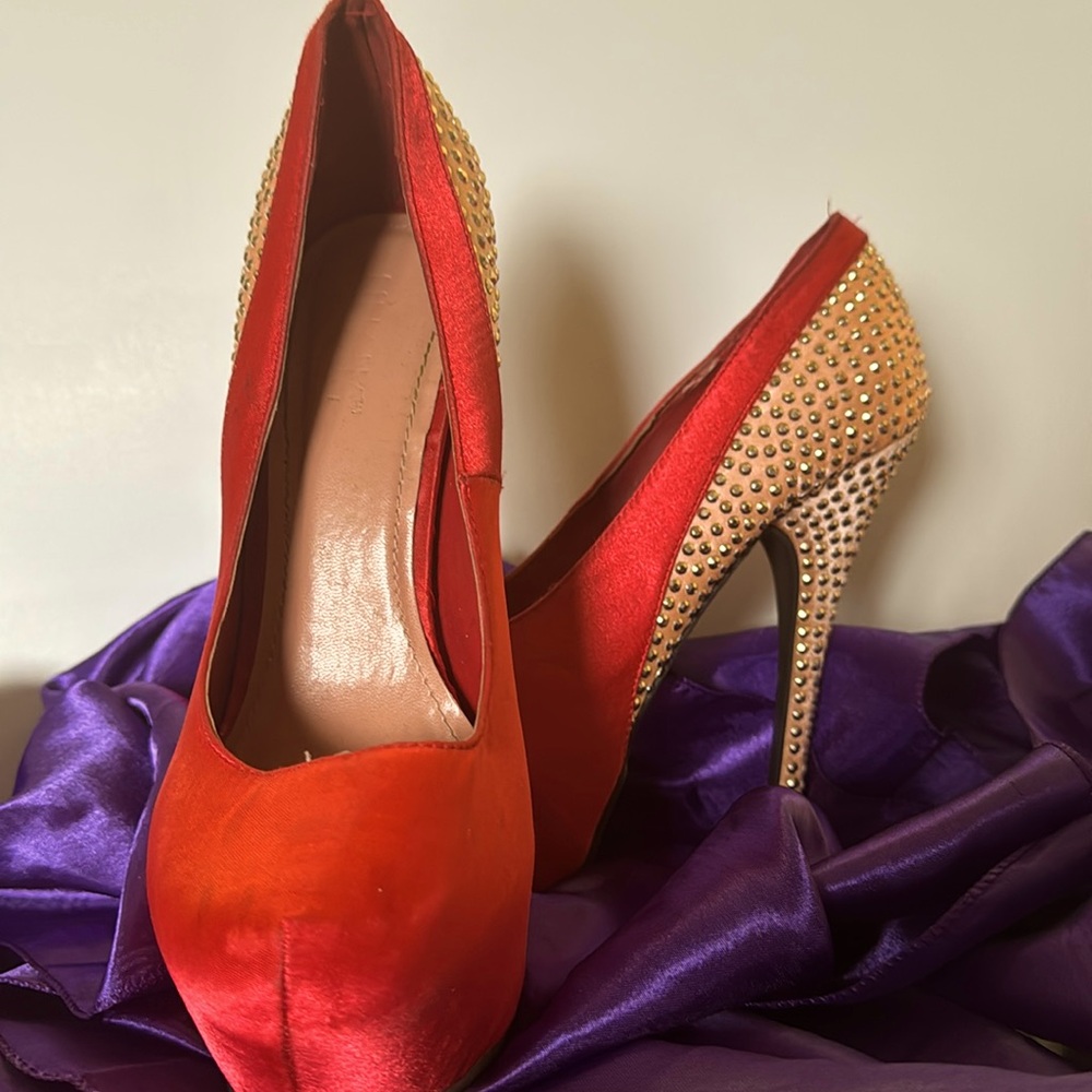 4 1/2 inch rose, gold peach heel with rhinestones gently used